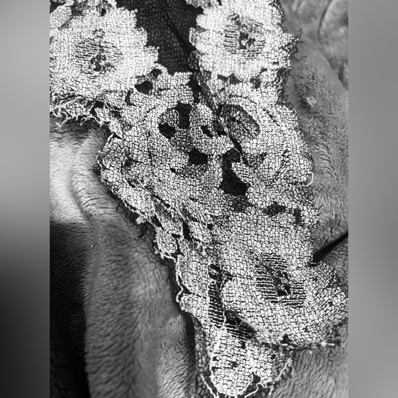 scarf vintage mesh lace triangular 38 x 27" black/gray/white – silver - Picture 8 of 8